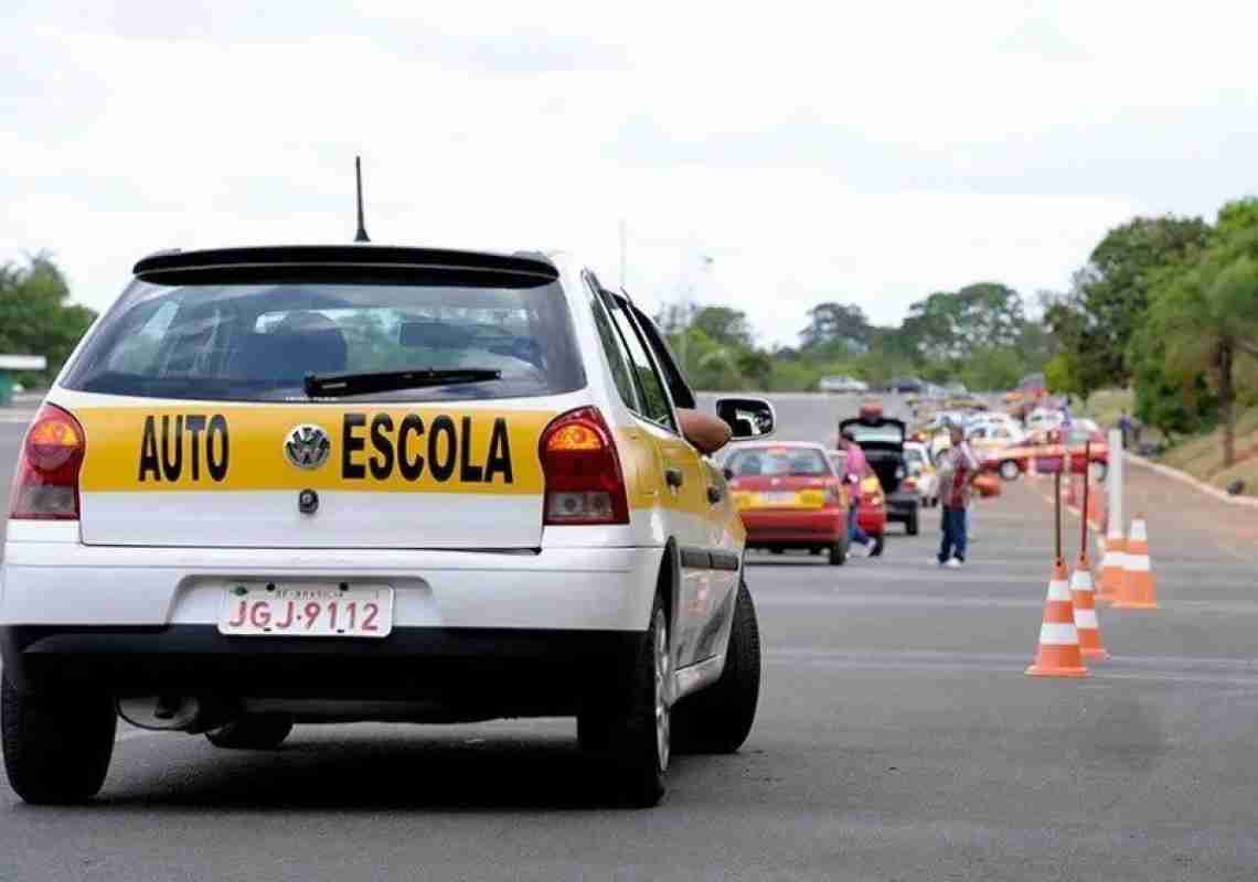 Fim da obrigatoriedade de autoescola promete reduzir custos da CNH em até 80%